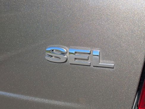 Used 2013 Ford Edge SEL image 29