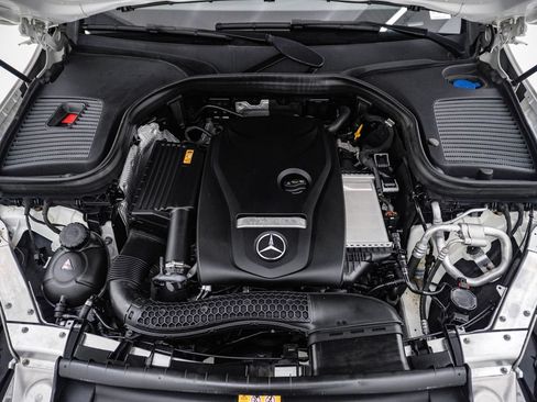 Used 2018 Mercedes-Benz GLC 300 4MATIC image 28