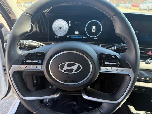 Used 2025 Hyundai Elantra SEL image 28
