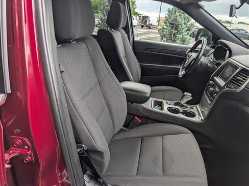 Used 2018 Jeep Grand Cherokee Laredo AWD/4WD image 13