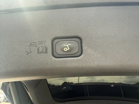 Used 2025 Lincoln Nautilus Premier AWD/4WD image 12