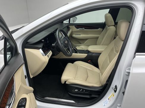 Used 2017 Cadillac XT5 Luxury w/ Driver Awareness Package image 3