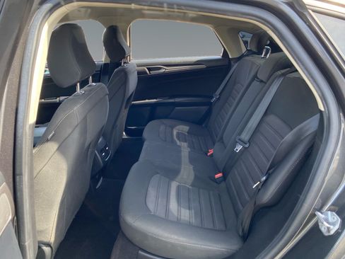 Used 2020 Ford Fusion SE FWD image 13