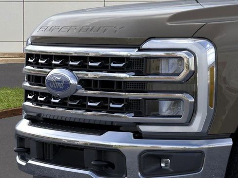 New 2026 Ford F250 Lariat w/ Chrome Package image 17