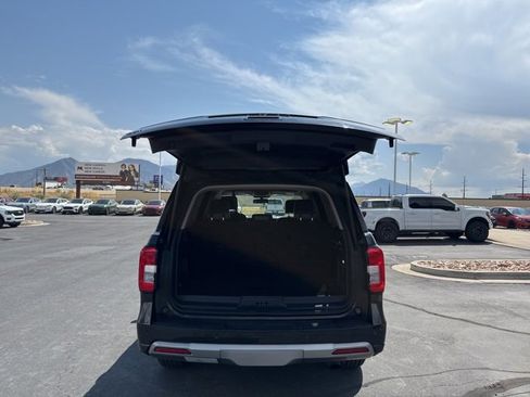 Used 2024 Ford Expedition XLT image 18