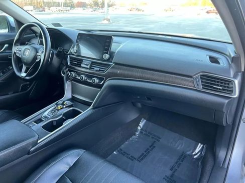 Used 2018 Honda Accord Touring image 16