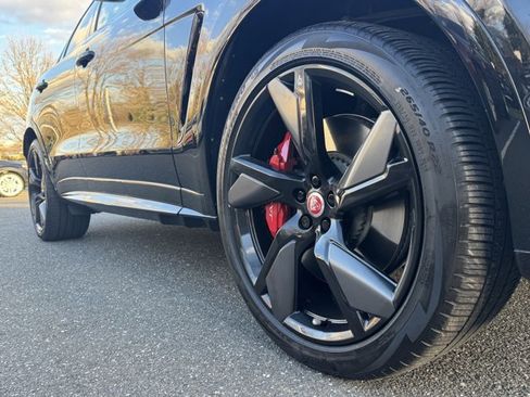 Used 2022 Jaguar F-PACE SVR image 9