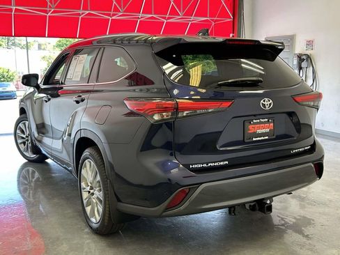 Certified 2021 Toyota Highlander Limited AWD/4WD image 5