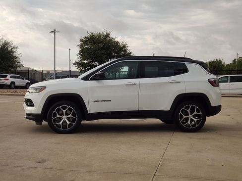 Used 2024 Jeep Compass Limited AWD/4WD image 4