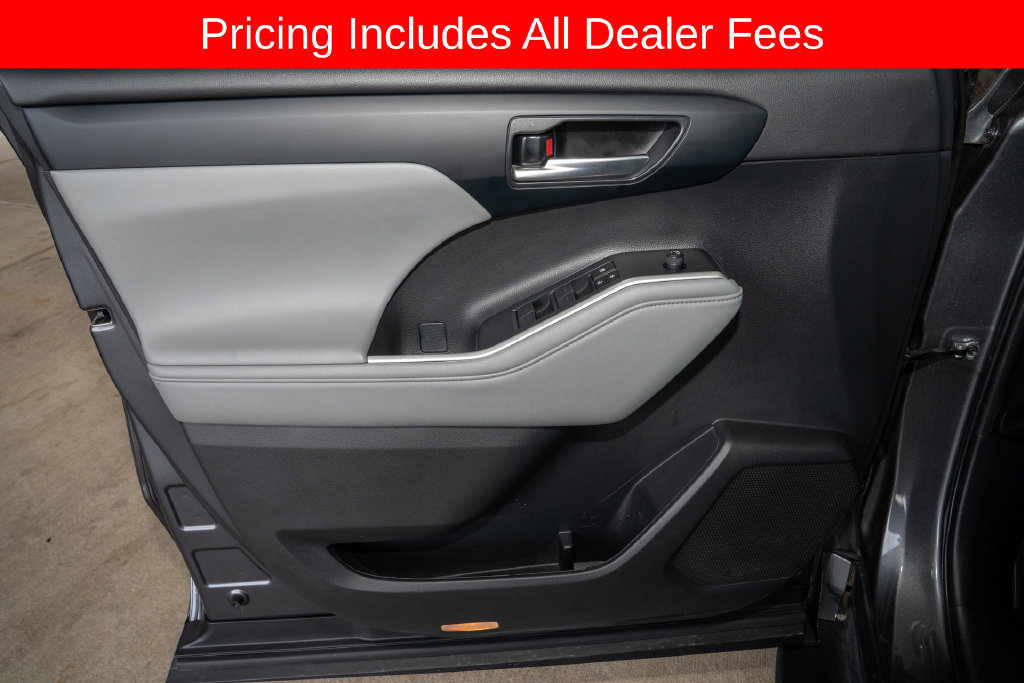 Used 2024 Toyota Highlander XLE FWD image 14