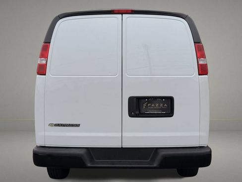 Used 2022 Chevrolet Express 3500 Extended w/ Driver Convenience Package image 4