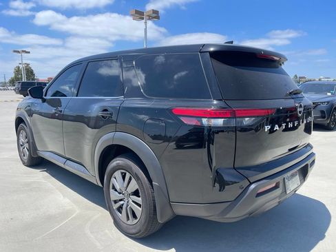 Used 2025 Nissan Pathfinder S FWD image 6