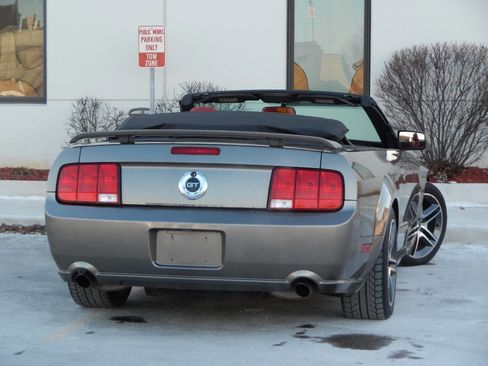 Used 2005 Ford Mustang GT Premium image 18