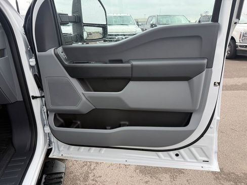 New 2026 Ford F250 XL w/ XL Chrome Package image 18