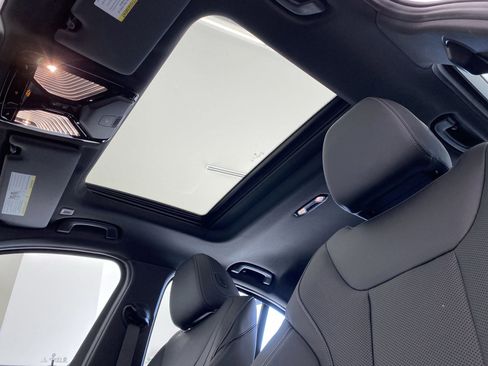 Used 2025 BMW 330i xDrive Sedan w/ Convenience Package image 14