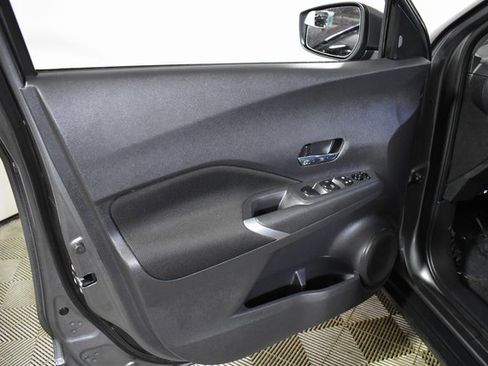 Used 2021 Nissan Kicks SV image 7