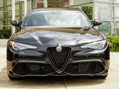 Used 2023 Alfa Romeo Giulia Veloce AWD/4WD image 7