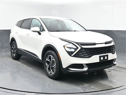 Used 2023 Kia Sportage LX image 2