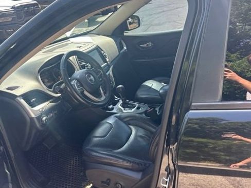 Used 2016 Jeep Cherokee Trailhawk w/ Comfort/Convenience Group AWD/4WD image 13