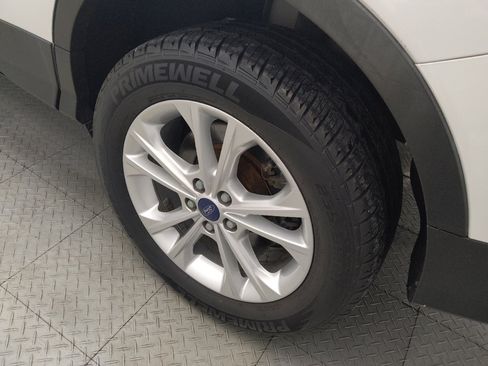 Used 2017 Ford Escape SE image 31