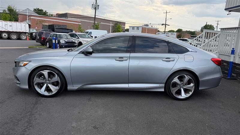 Used 2018 Honda Accord Touring image 3