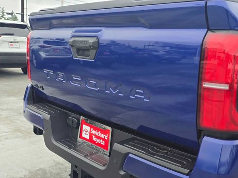 Certified 2025 Toyota Tacoma TRD Off-Road w/ TRD Off Road Premium Package AWD/4WD image 13