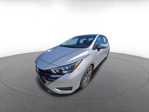 Used 2025 Nissan Versa SV image 5