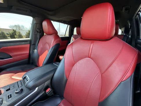 Used 2022 Toyota Highlander XSE AWD/4WD image 15