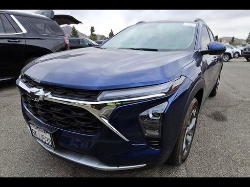 Used 2024 Chevrolet Trax LT w/ LT Convenience Package image 3