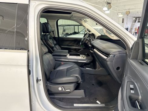 New 2025 Lincoln Navigator L Reserve image 30