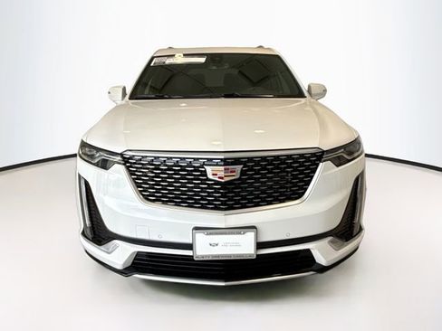 New 2025 Cadillac XT6 Luxury AWD/4WD image 2