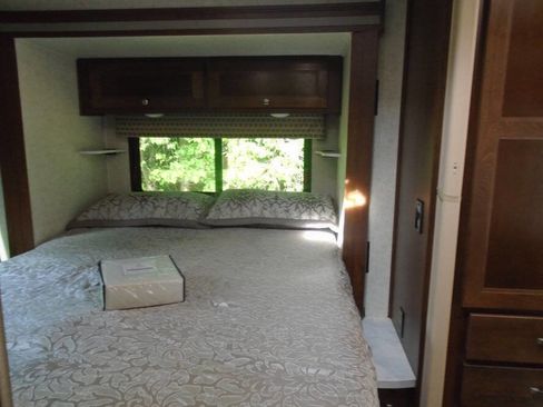 Used 2019 Chevrolet Express 4500 w/ RV Package image 19