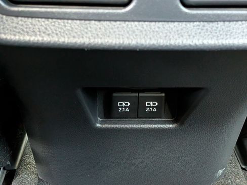 Used 2021 Toyota Venza LE AWD/4WD image 16