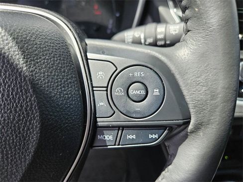 Used 2024 Toyota Corolla Cross XLE image 22