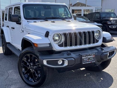 Used 2025 Jeep Wrangler Unlimited Sahara AWD/4WD image 1