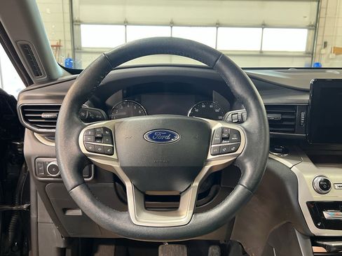 Used 2022 Ford Explorer XLT w/ Equipment Group 202A image 30