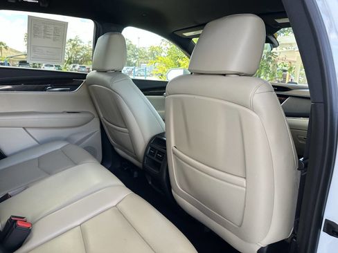 Used 2018 Cadillac XT5 FWD w/ LPO, Wheel Lock Package image 10