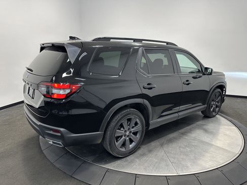 Certified 2025 Honda Pilot Sport image 7