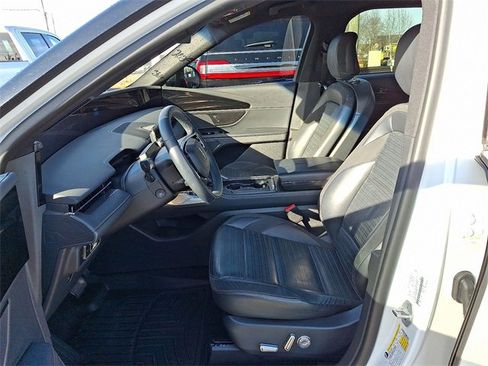 Used 2024 Lincoln Nautilus Reserve w/ Jet Appearance Package (87T) image 10