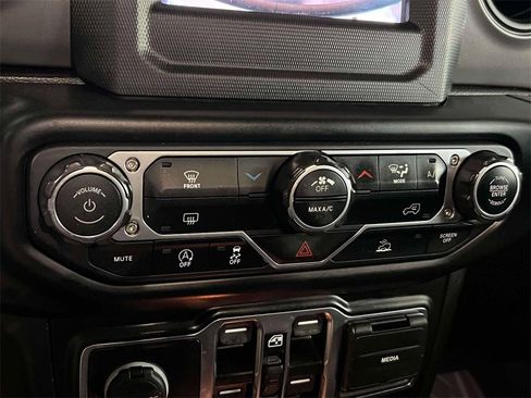 Used 2022 Jeep Wrangler Unlimited Sport image 28