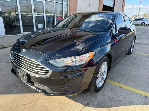 Used 2020 Ford Fusion SE image 2