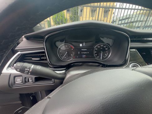 Used 2023 Cadillac XT6 Premium Luxury FWD image 5