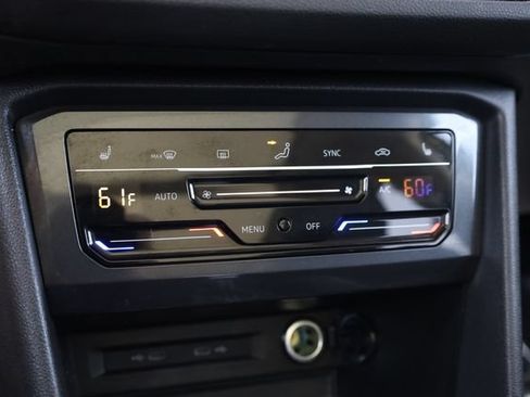 Used 2023 Volkswagen Tiguan SE w/ Panoramic Sunroof Package FWD image 23