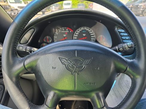 Used 1998 Chevrolet Corvette Coupe w/ Memory Pkg RWD image 15