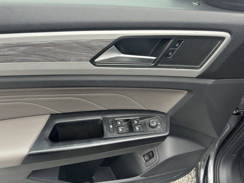 Used 2021 Volkswagen Atlas Cross Sport SE w/ Panoramic Sunroof Package image 18