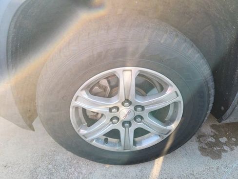 Used 2017 GMC Acadia SLE image 9