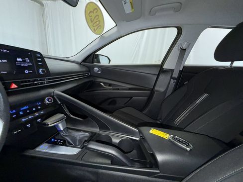 Used 2023 Hyundai Elantra SEL w/ Preferred Accessory Package FWD image 21