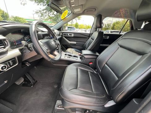 Used 2024 Ford Explorer XLT w/ Equipment Group 202A AWD/4WD image 19