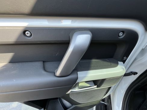 Used 2024 Land Rover Defender 110 X-Dynamic SE AWD/4WD image 28