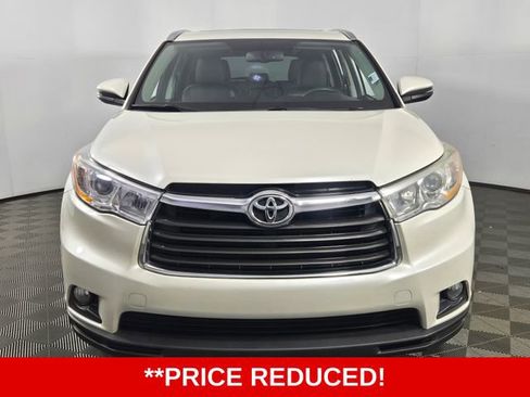 Used 2023 Toyota Highlander LE image 2